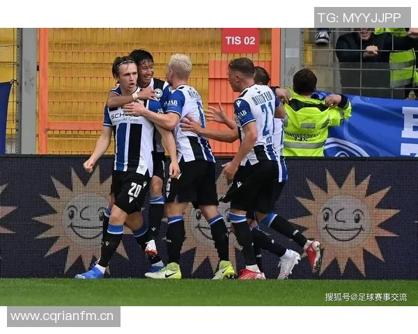 多特蒙德与勒沃库森关注利兹联16岁中场新星萨姆阿尔克